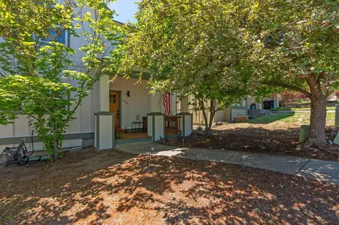 3564 SW Salmon Avenue Redmond OR 97756