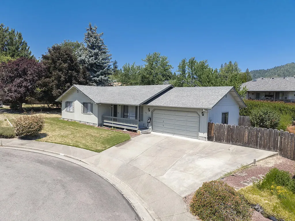 910 NW Carol Drive Grants Pass OR 97526