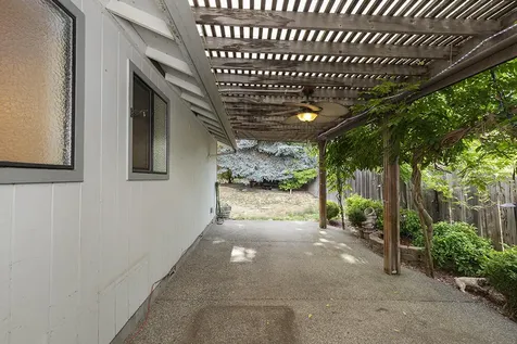910 NW Carol Drive Grants Pass OR 97526