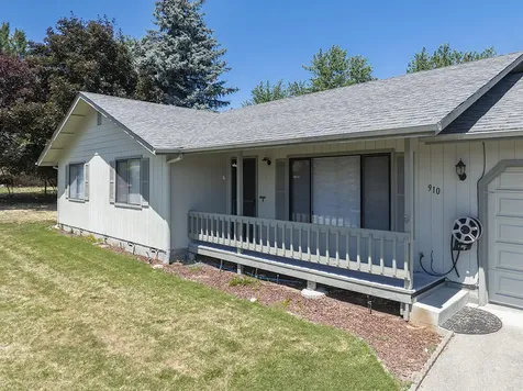 910 NW Carol Drive Grants Pass OR 97526