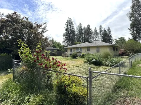 406 SE M Street Grants Pass OR 97526