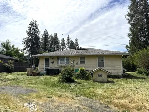 406 SE M Street Grants Pass OR 97526