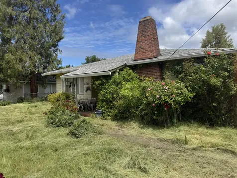 406 SE M Street Grants Pass OR 97526