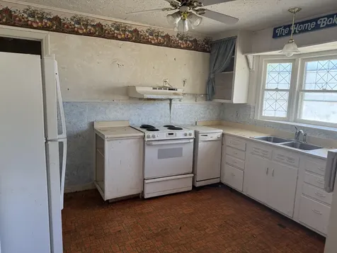 406 SE M Street Grants Pass OR 97526