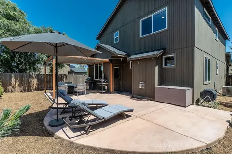 1049 SE 6th Street Bend OR 97702