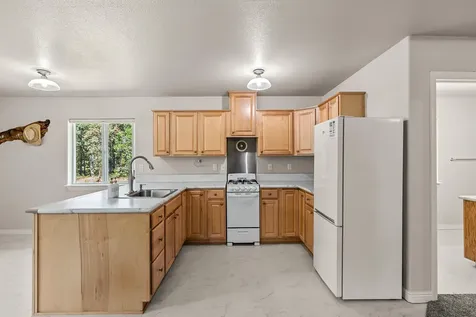3806 Jumpoff Joe Creek Road Grants Pass OR 97526