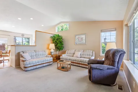 537 NE Marigold Street Madras OR 97741