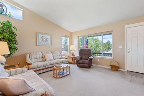 537 NE Marigold Street Madras OR 97741