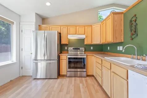 537 NE Marigold Street Madras OR 97741