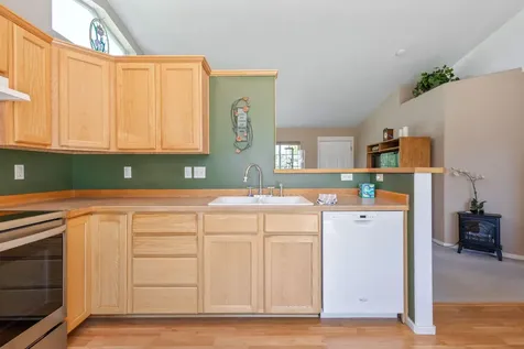 537 NE Marigold Street Madras OR 97741
