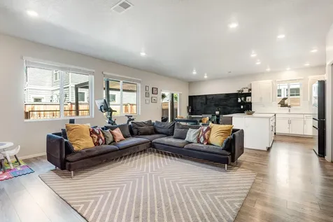 61617 SE Lorenzo Drive Bend OR 97702