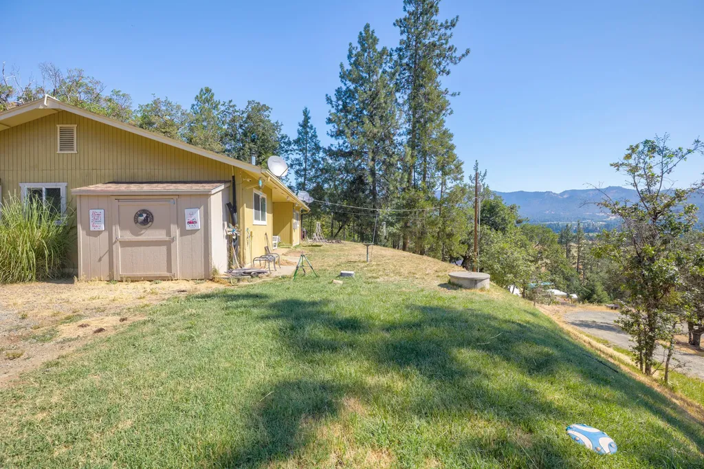 12748 Water Gap Road Williams OR 97544