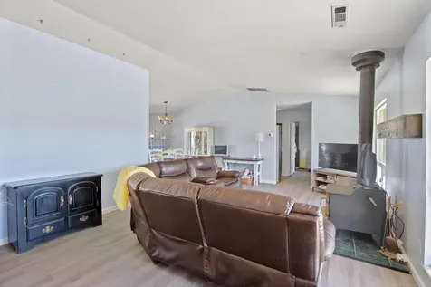 12748 Water Gap Road Williams OR 97544