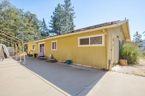 12748 Water Gap Road Williams OR 97544