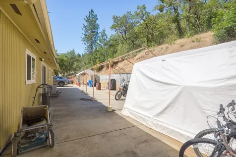 12748 Water Gap Road Williams OR 97544