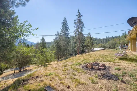 12748 Water Gap Road Williams OR 97544