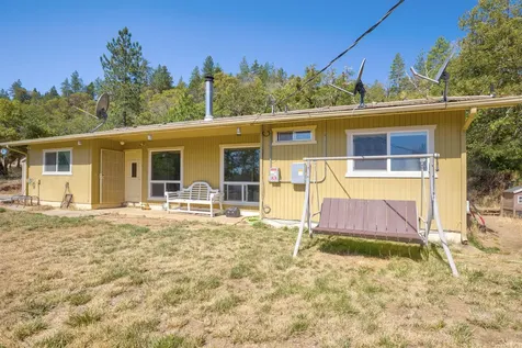 12748 Water Gap Road Williams OR 97544