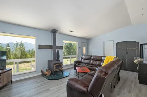 12748 Water Gap Road Williams OR 97544