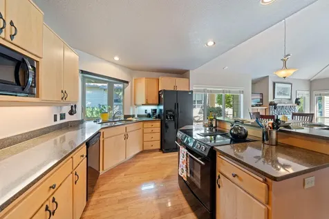 3035 NW Golf View Drive Bend OR 97703