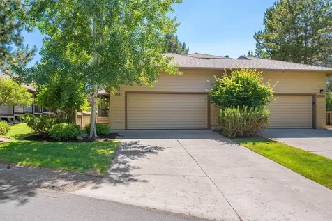 3035 NW Golf View Drive Bend OR 97703