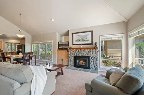 3035 NW Golf View Drive Bend OR 97703