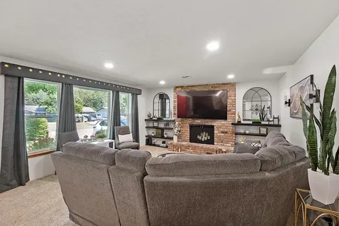 364 Genverna Glen Grants Pass OR 97527