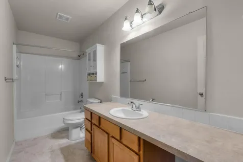 639 SE 10th Street Madras OR 97741