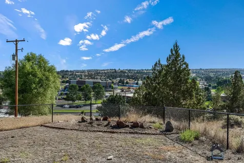639 SE 10th Street Madras OR 97741