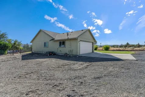 639 SE 10th Street Madras OR 97741