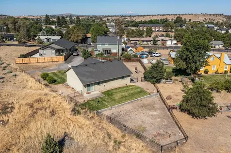639 SE 10th Street Madras OR 97741