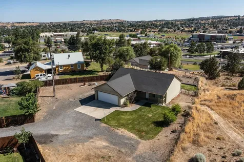 639 SE 10th Street Madras OR 97741