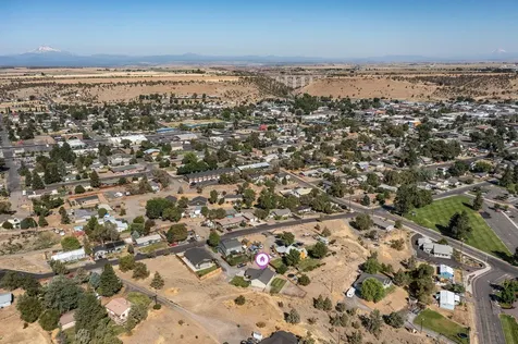 639 SE 10th Street Madras OR 97741