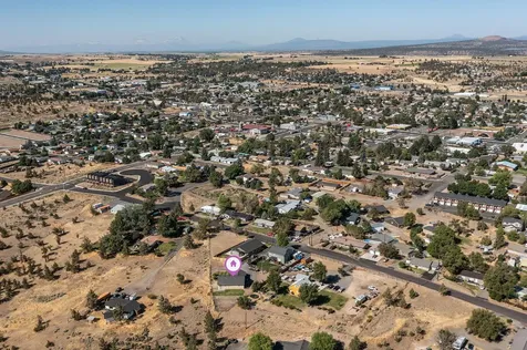 639 SE 10th Street Madras OR 97741