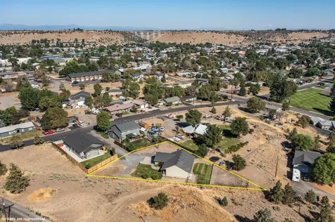 639 SE 10th Street Madras OR 97741
