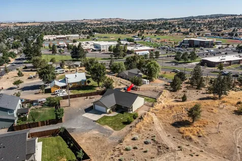 639 SE 10th Street Madras OR 97741