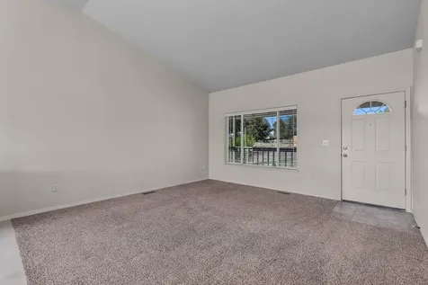 639 SE 10th Street Madras OR 97741