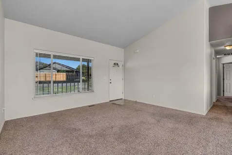 639 SE 10th Street Madras OR 97741