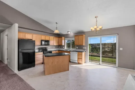 639 SE 10th Street Madras OR 97741