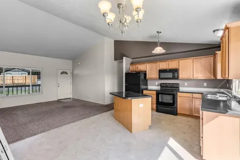 639 SE 10th Street Madras OR 97741