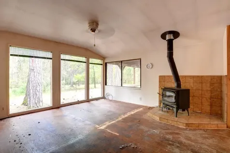 4560 Pleasant Creek Road Rogue River OR 97537