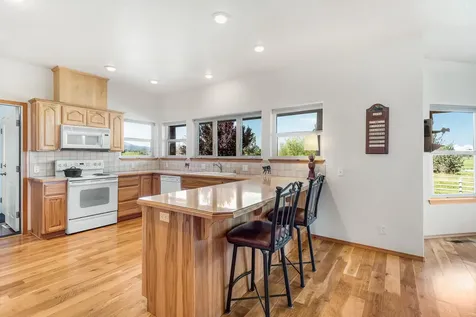 10934 SW Fleming Road Powell Butte OR 97753
