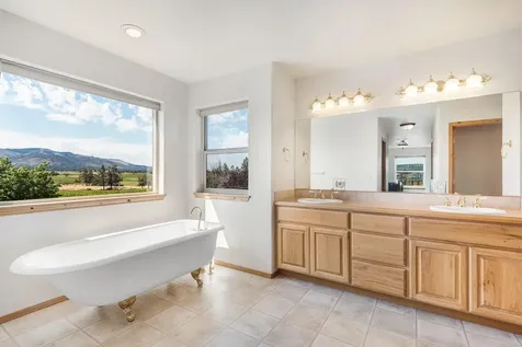 10934 SW Fleming Road Powell Butte OR 97753