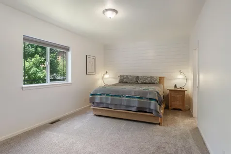2825 SW 32nd Street Redmond OR 97756