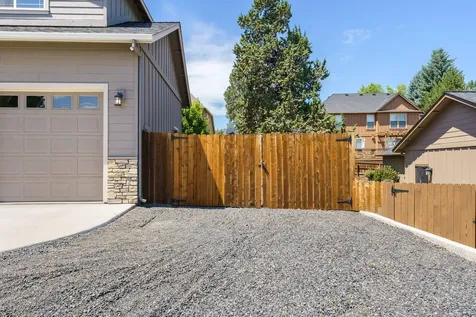 2825 SW 32nd Street Redmond OR 97756