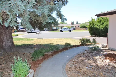 5557 Sylvia Avenue Klamath Falls OR 97603