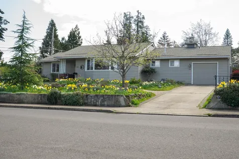 826 Holly Street Ashland OR 97520