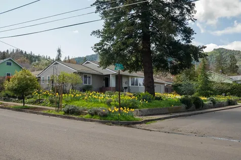 826 Holly Street Ashland OR 97520