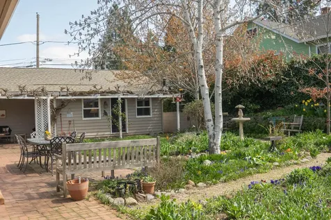 826 Holly Street Ashland OR 97520