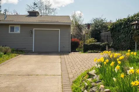 826 Holly Street Ashland OR 97520