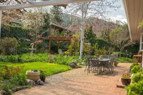 826 Holly Street Ashland OR 97520